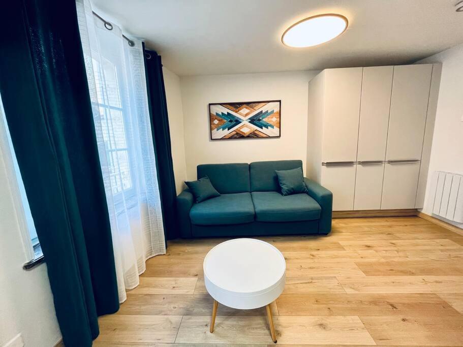 Stylish Studio In The Center Of Senlis Apartment Senlis  Ngoại thất bức ảnh
