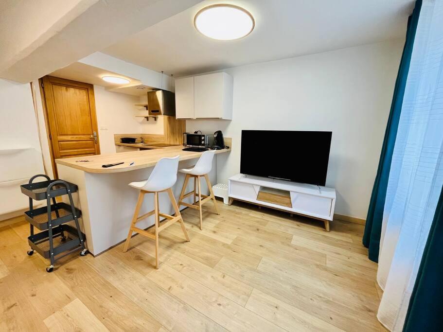 Stylish Studio In The Center Of Senlis Apartment Senlis  Ngoại thất bức ảnh