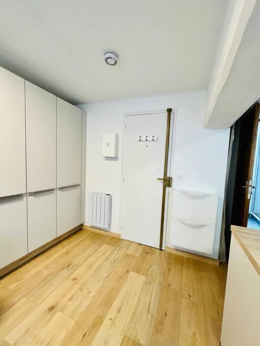 Stylish Studio In The Center Of Senlis Apartment Senlis  Ngoại thất bức ảnh